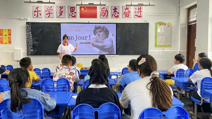 买球软件南邮学子三下乡:关爱留守儿童助力乡村教育(图5) 买球软件南邮学子三下乡:关爱留守儿童助力乡村教育(图5)